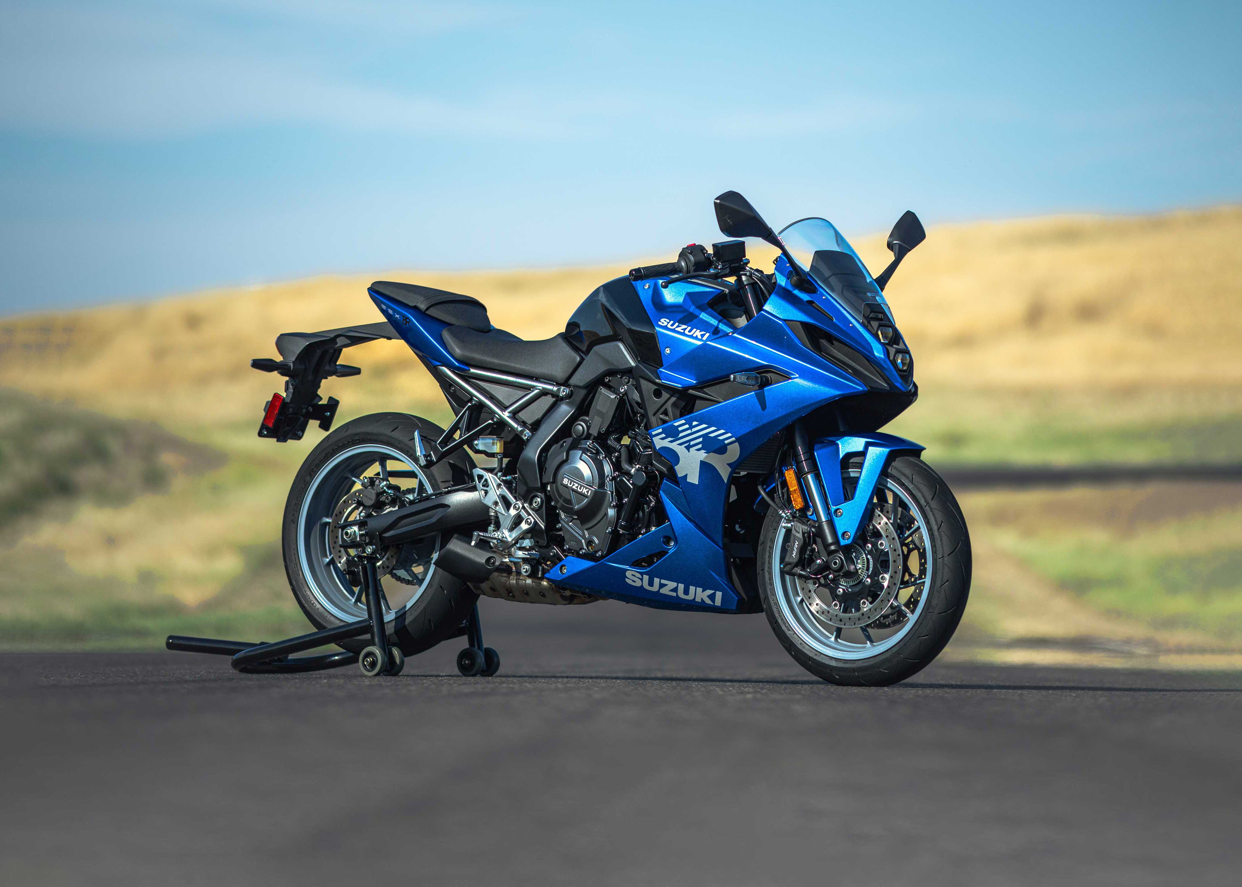 Suzuki GSX 8S e V Strom 800DE premiadas na imprensa britânica