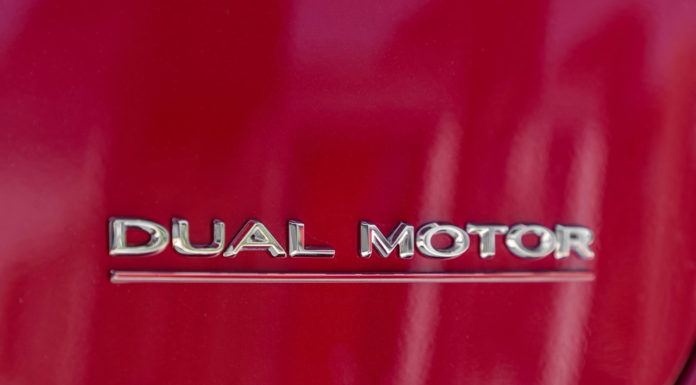 2018-Tesla-Model-3-Dual-Motor-Performance-dual-motor-logo.jpg-696×385