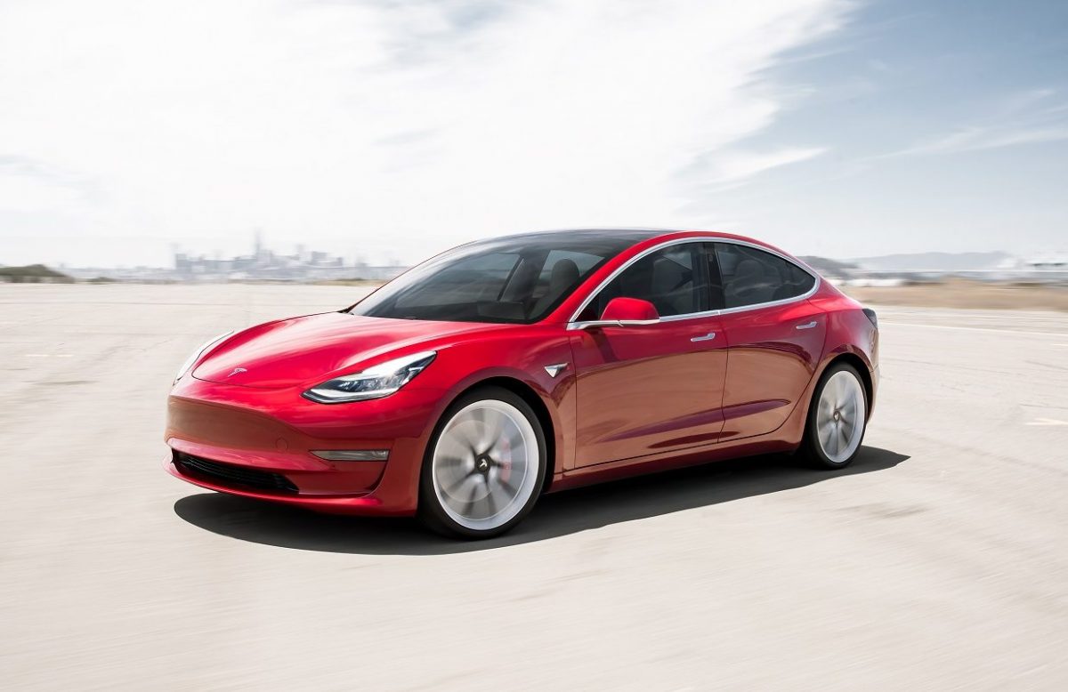 Tesla Model 3 já tem 150 em Portugal