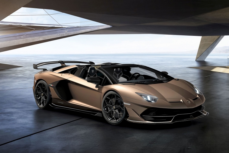 Genebra/19: Lamborghini Aventador SVJ Roadster em pele de Coupé