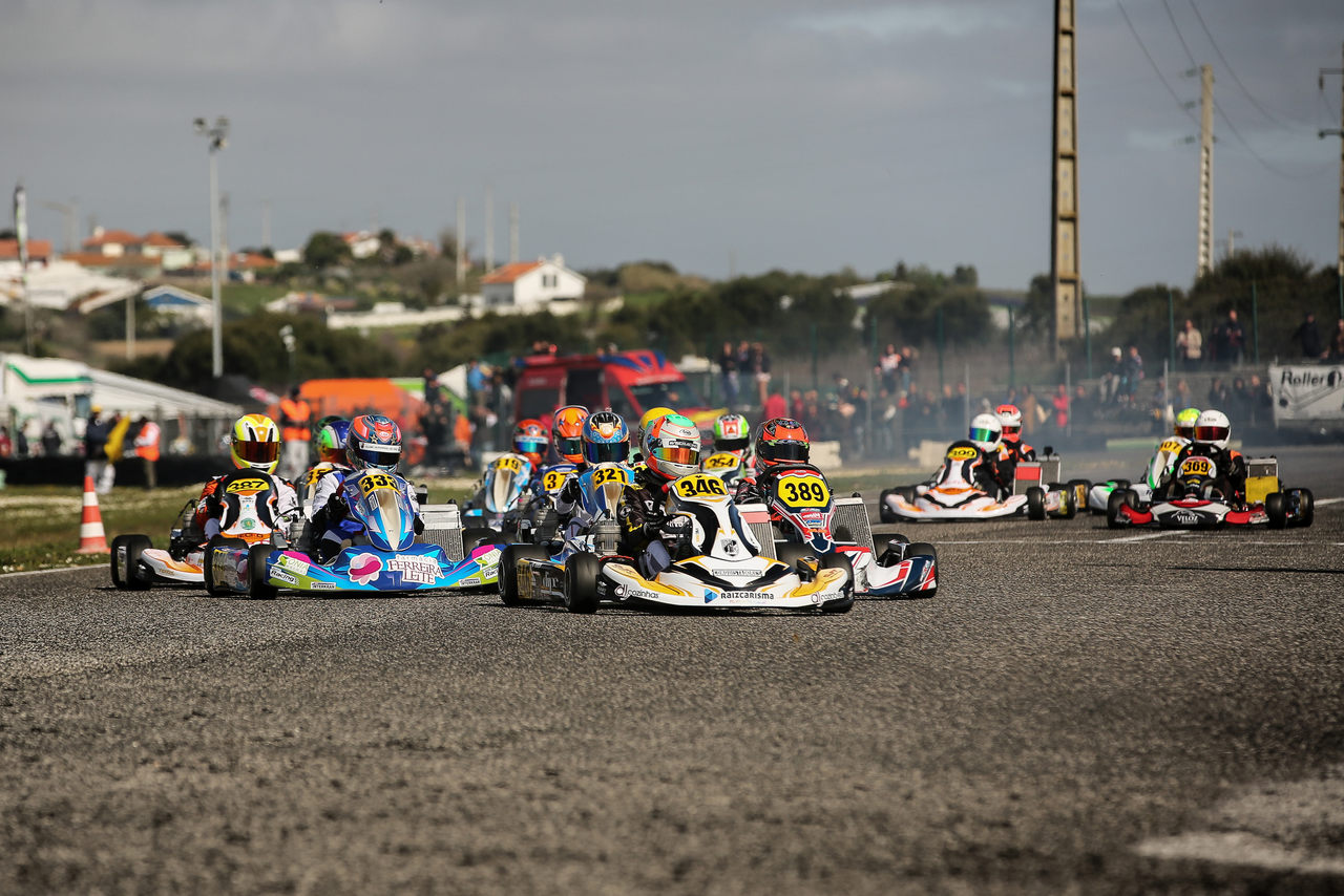 Escola de Karting do Oeste terá cinco pilotos no Campeonato Nacional de  Karting