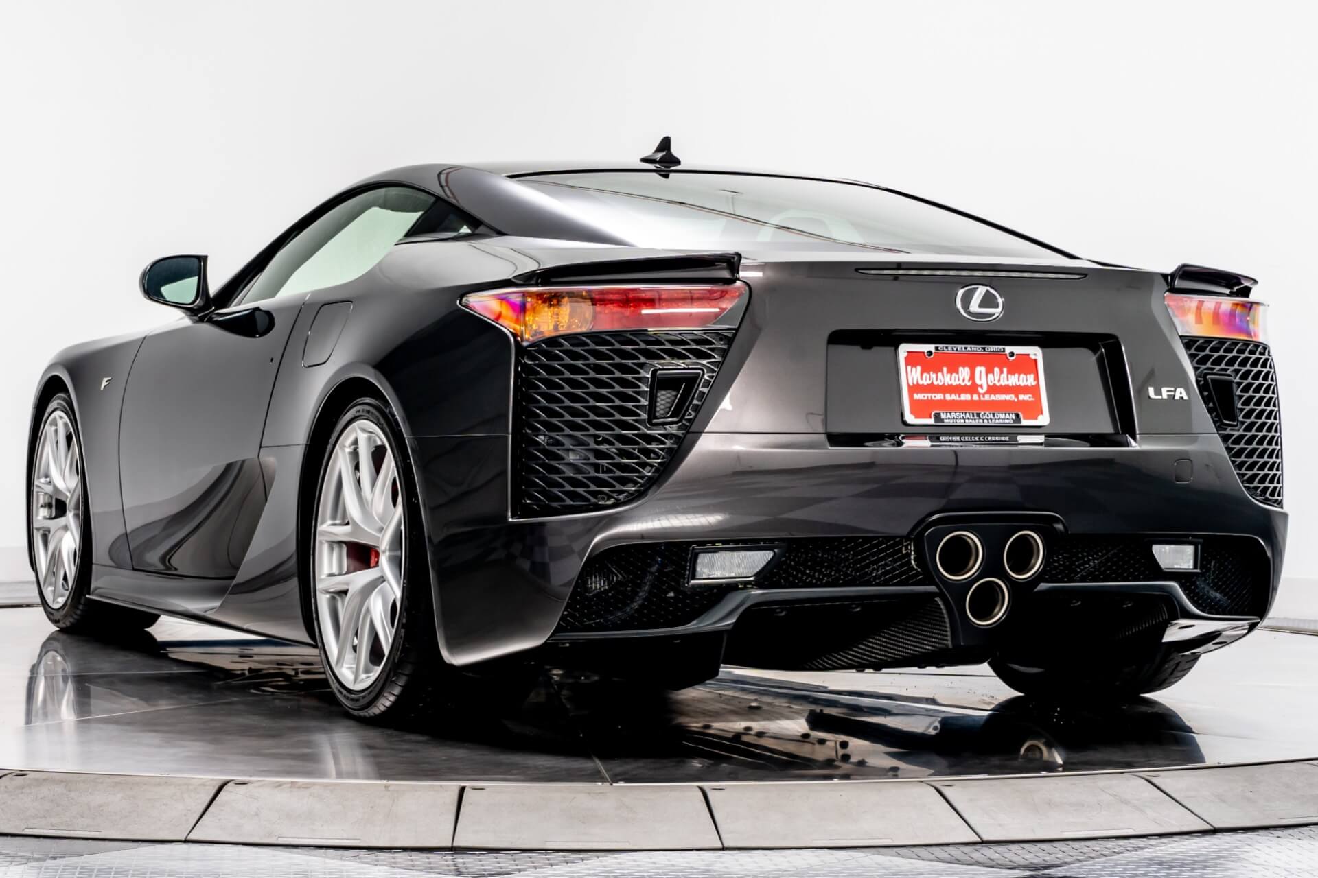 Lexus LFA único no mundo à espera de novo dono