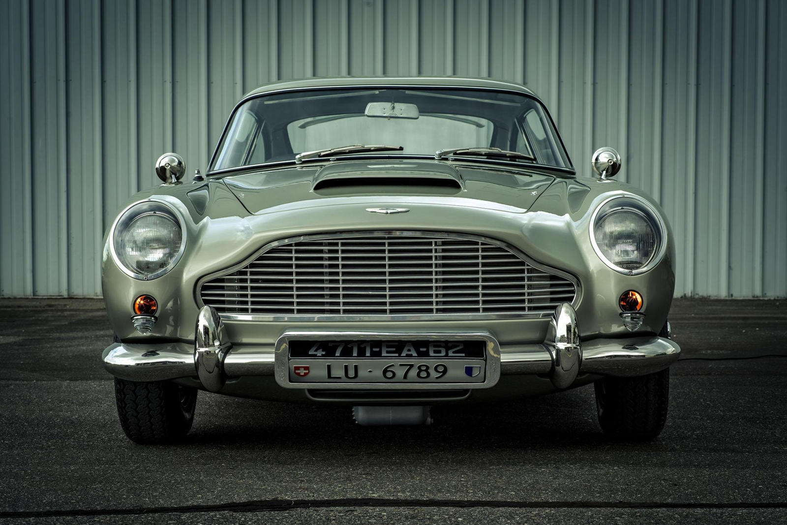 Aston martin d85