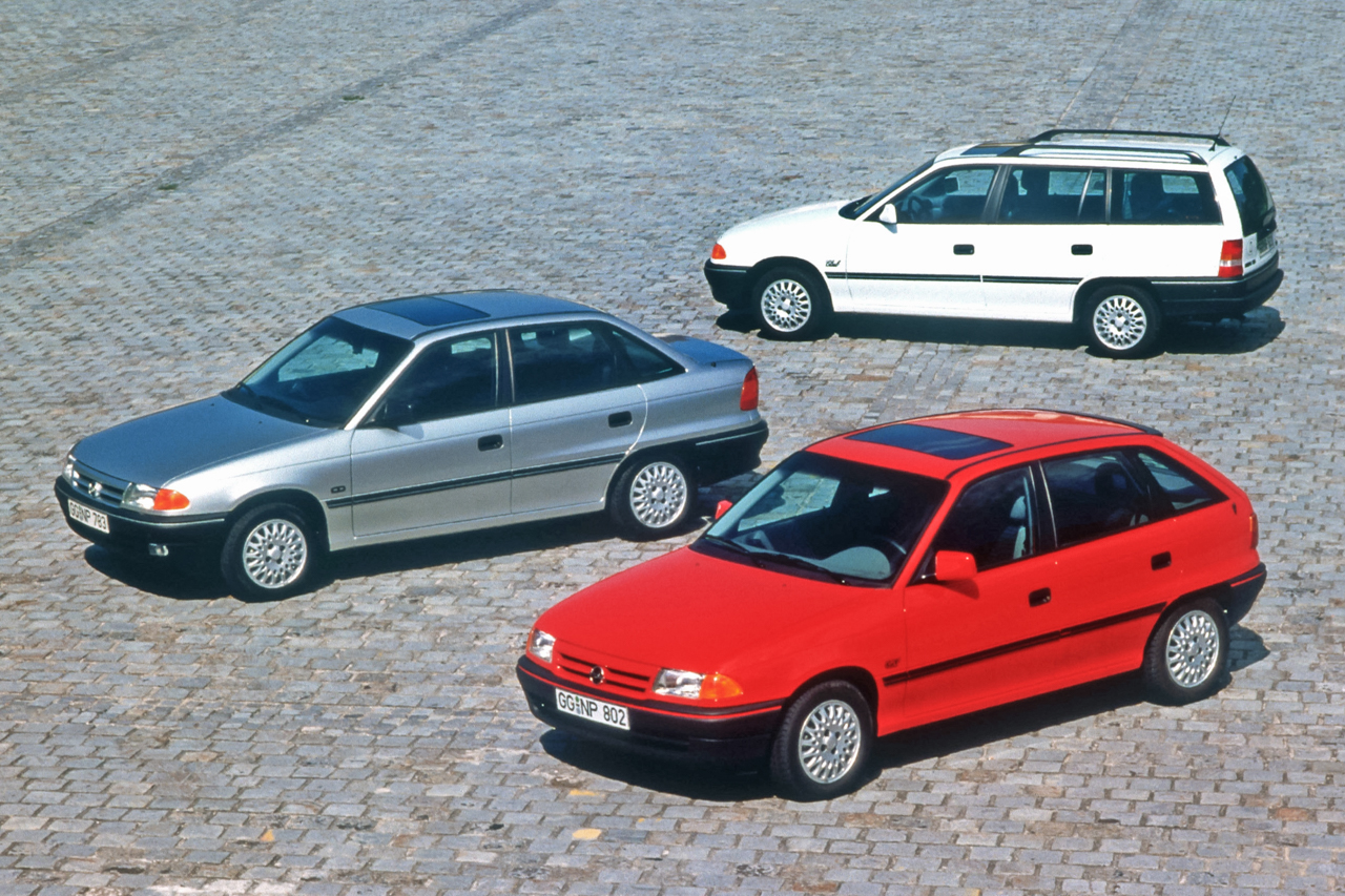 Opel Astra comemora 30 anos de “carreira”