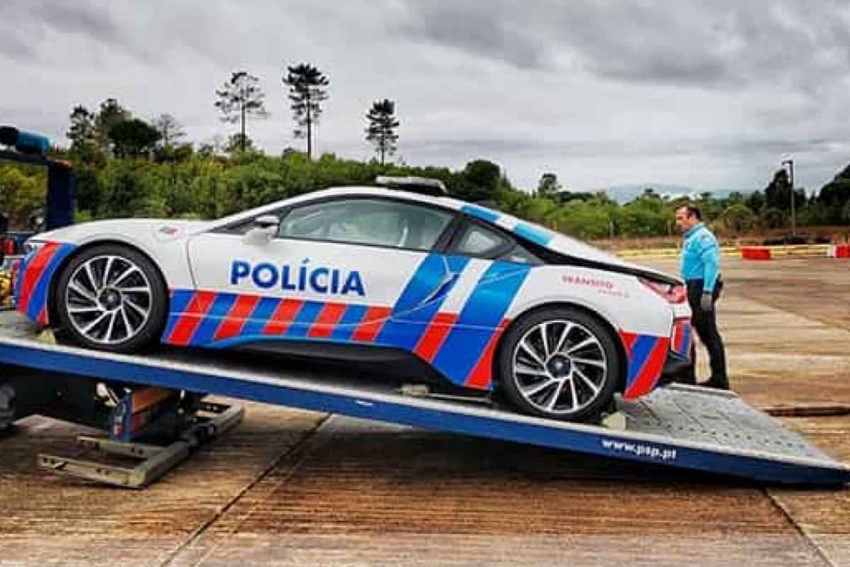 Polícias da PSP Porto usam os próprios carros para investigação