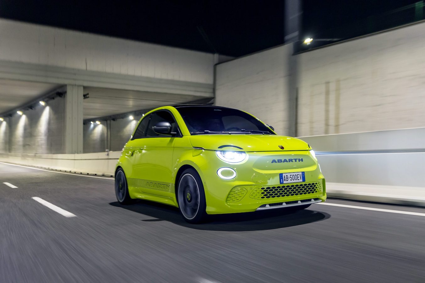 Guia do Automóvel  A Abarth torna-se elétrica mas com o mesmo som