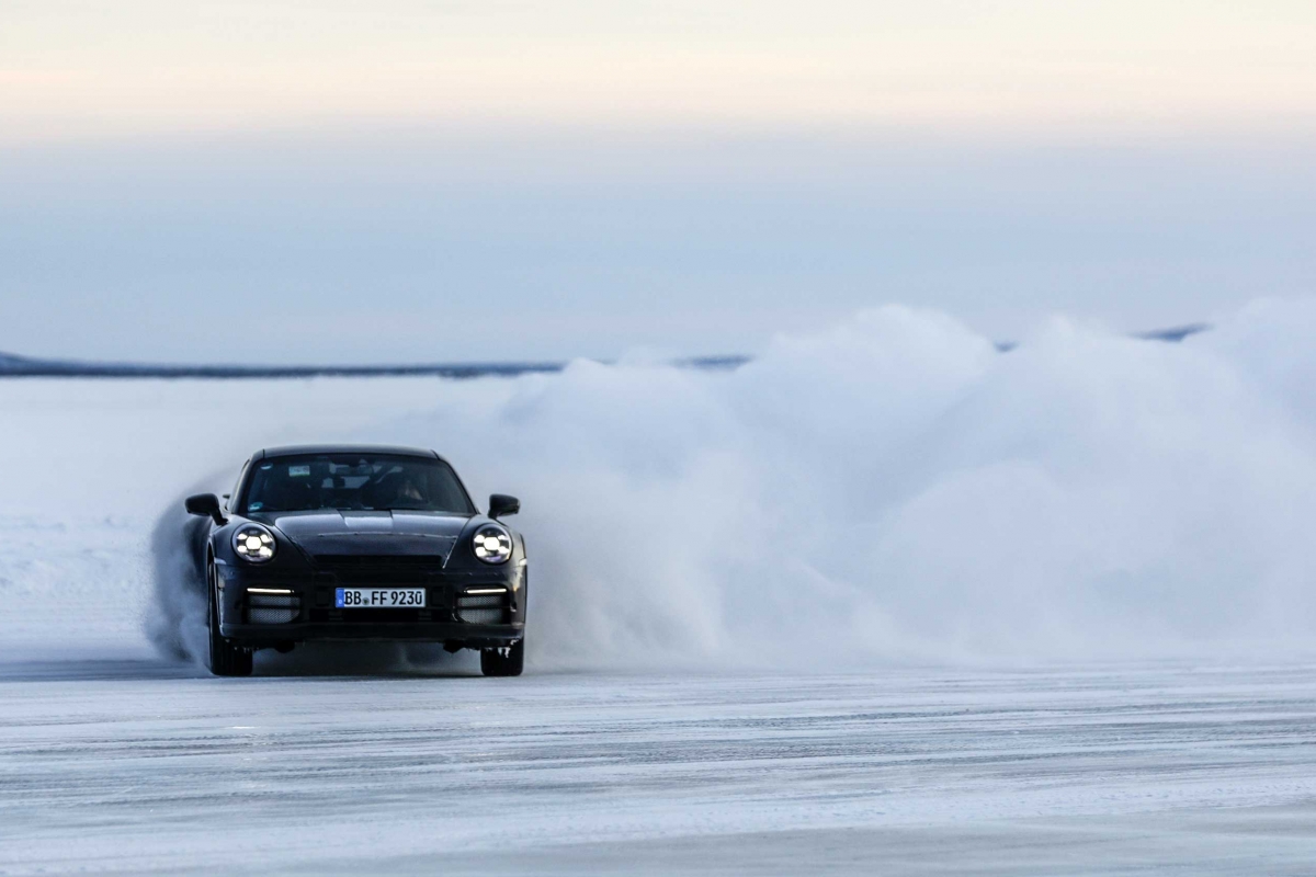 Recordamos o Porsche 911 Dakar, o clássico Ford Mustang e o Cupra Urban  Rebel - SIC Notícias