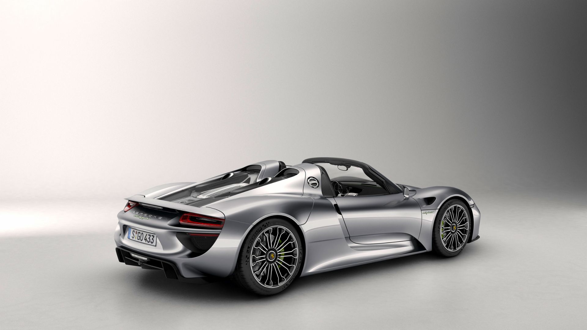 Sucessor do Porsche 918 Spyder deve chegar em 2025