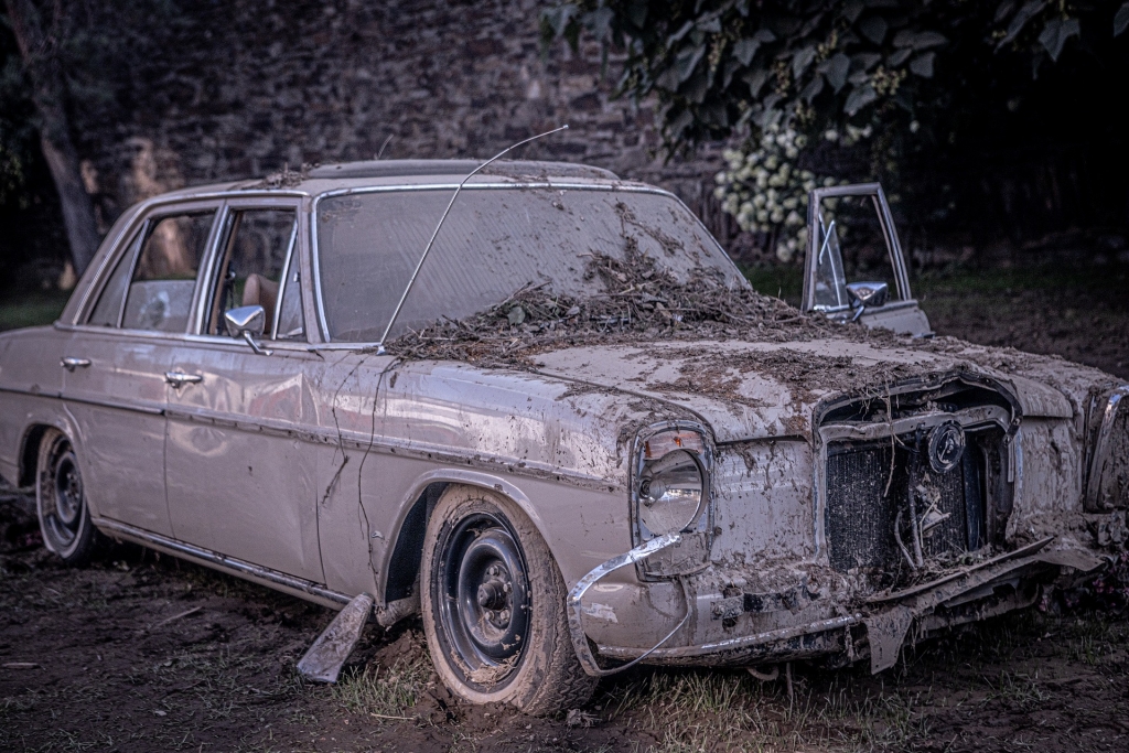 Há muitos carros sem seguro contra cheias à venda na Internet