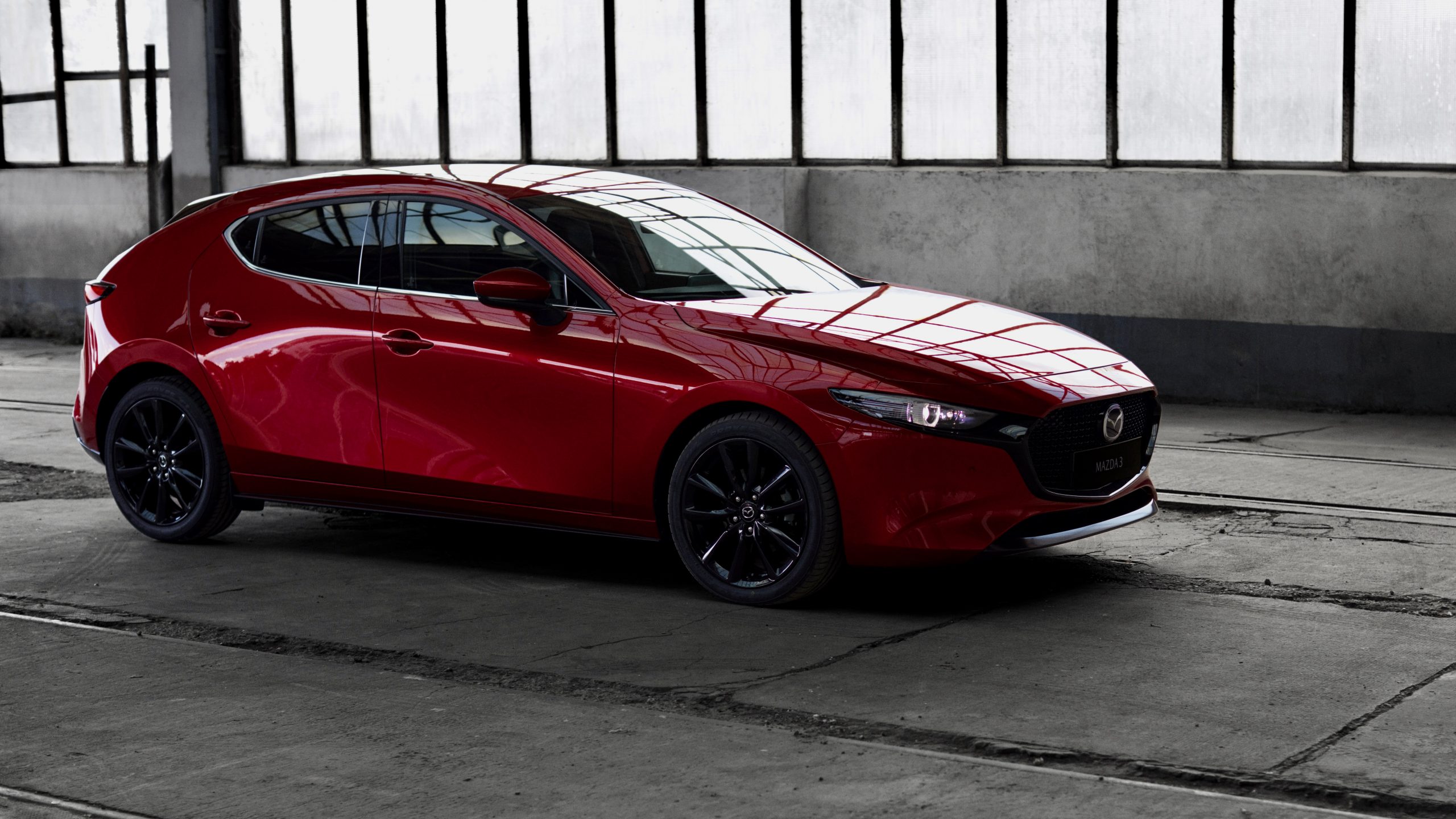 Mazda 3 2024 tem mais sistemas de segurança e infotainment mais evoluído