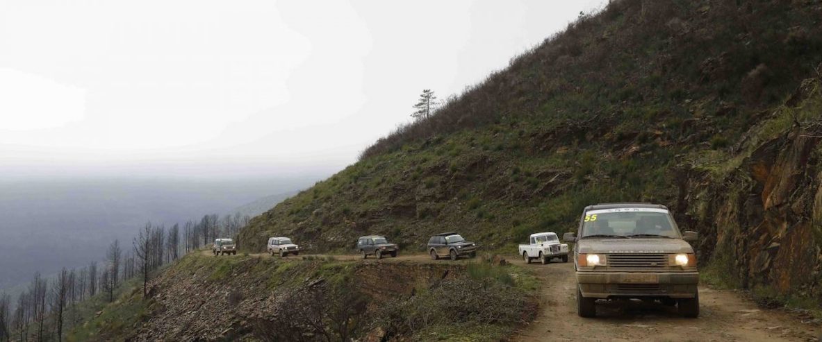 Aniversário da Land Rover celebrado nas alturas - Creative News