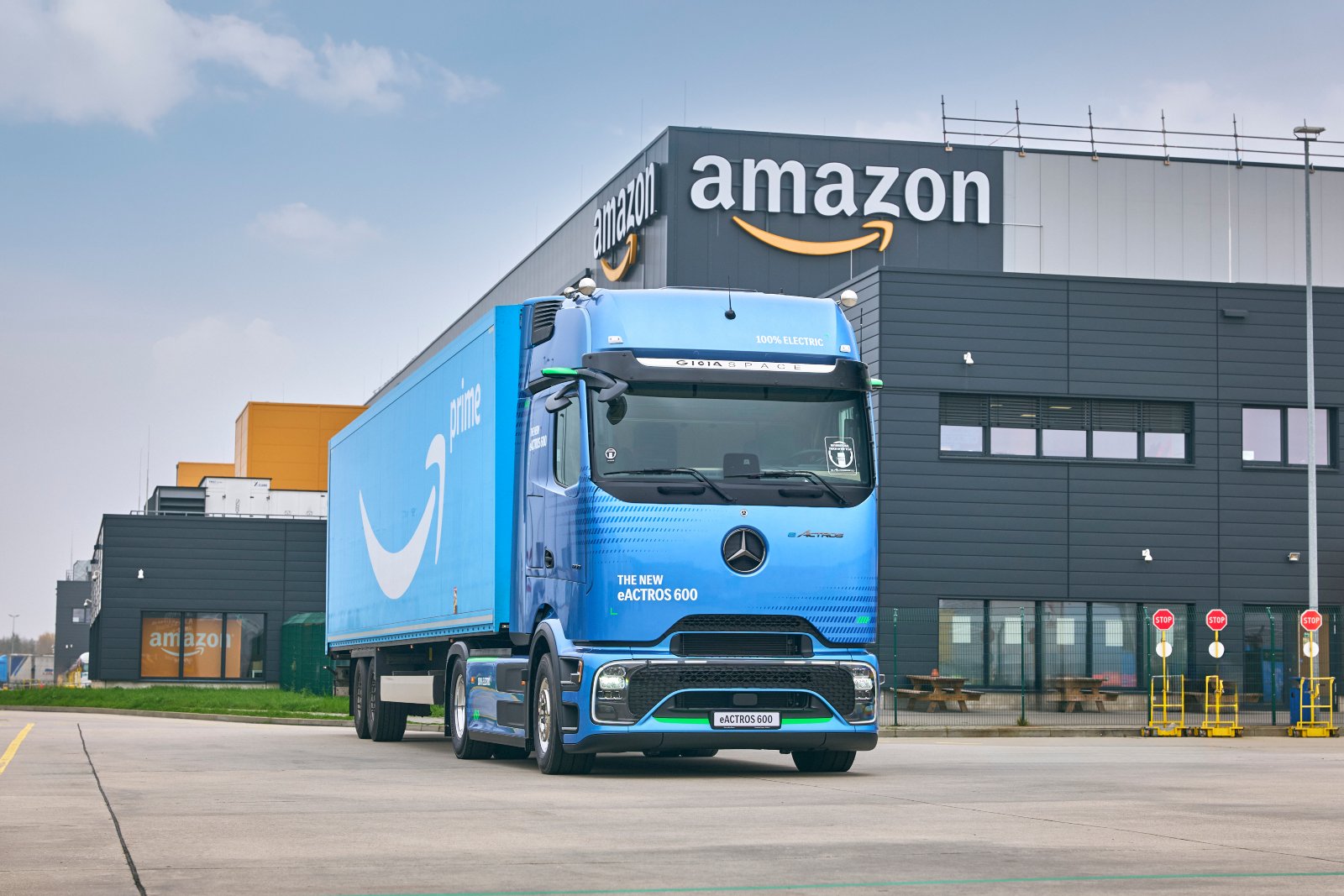 Amazon encomenda mais de 200 camiões elétricos eActros 600 da Mercedes-Benz Trucks