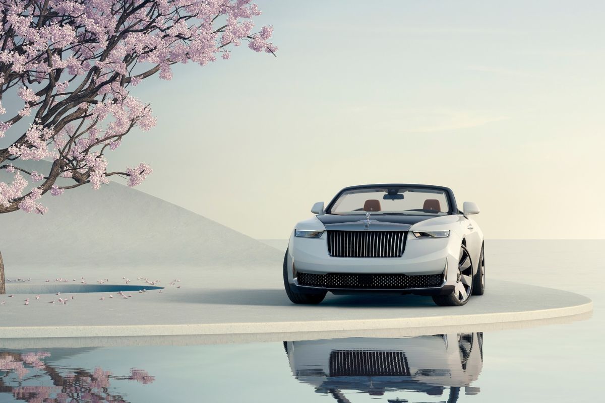 Rolls-Royce expande fábrica e aposta nos carros personalizados